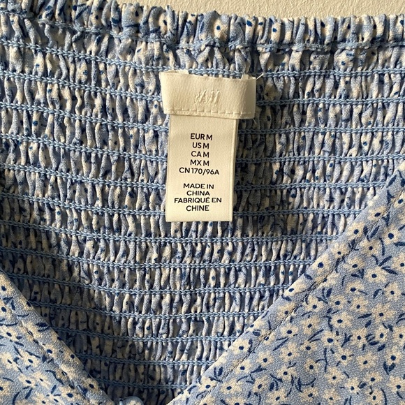 2 for $10! H&M Blue Floral Ruched Tie Top M - Picture 2 of 5